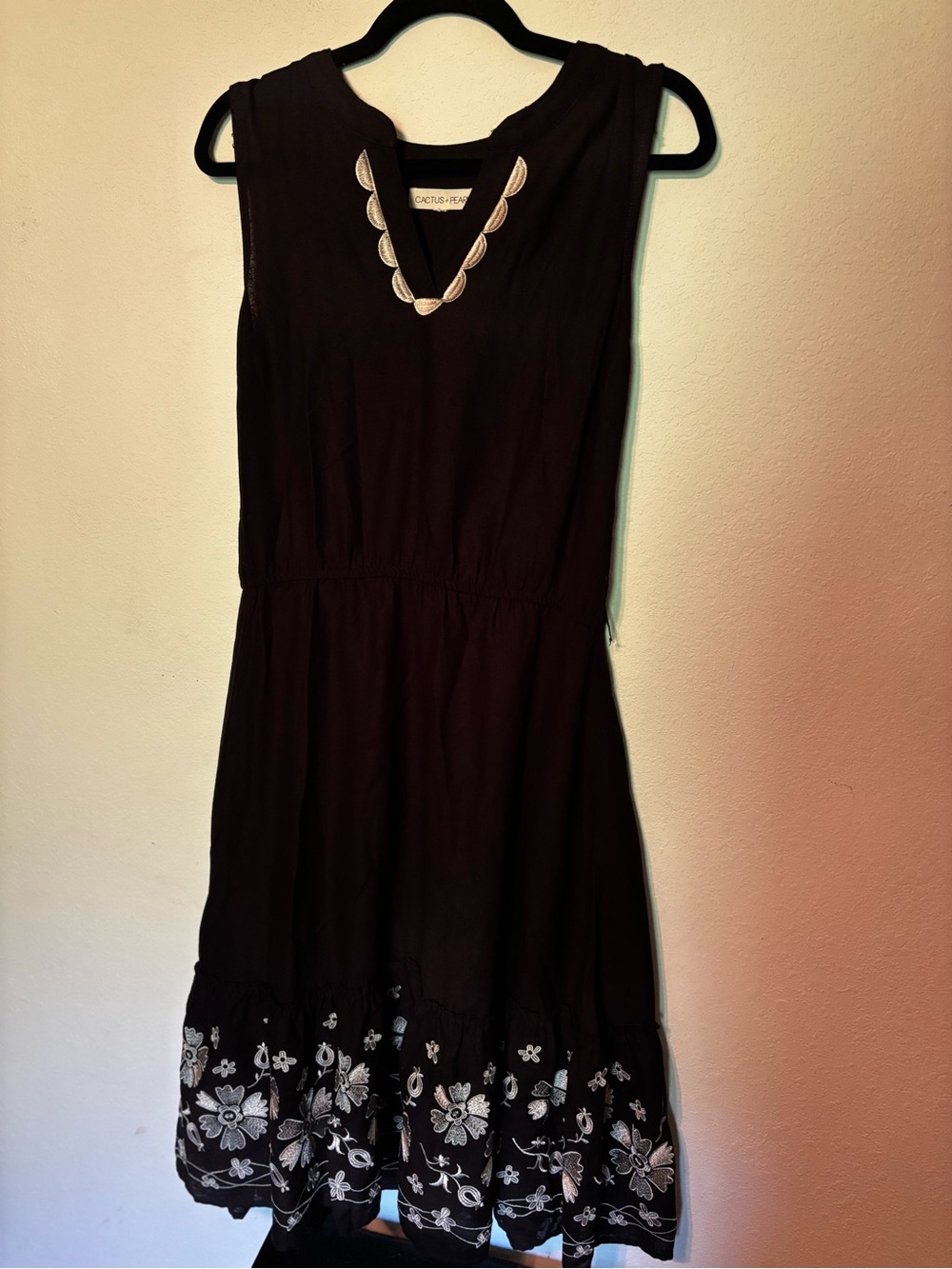 Cactus + Pearl Black Embroidered Dress | Est. S/M | Scallop Neckline